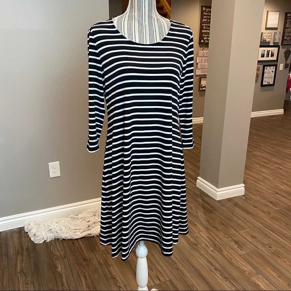 Chicos Size 0 Black & White Striped Dress